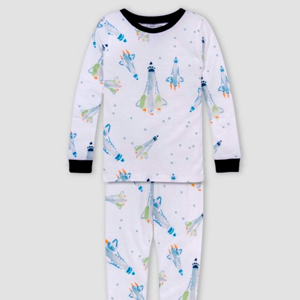 BURT’S BEES 2-piece rocket organic cotton pajama set.